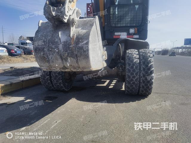 回转马达和主控阀（整机外观）