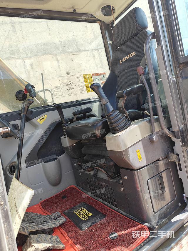 驾驶室整体（整机外观）