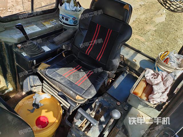 驾驶室操作台（设备外观及核心部件）