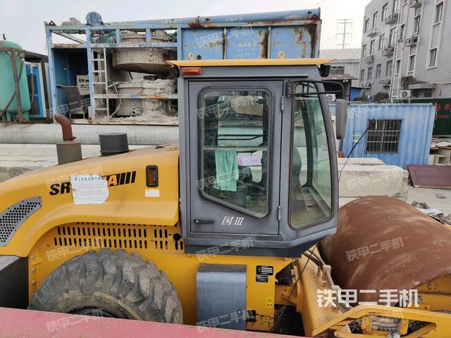 右侧正面照（压路机驾驶室）