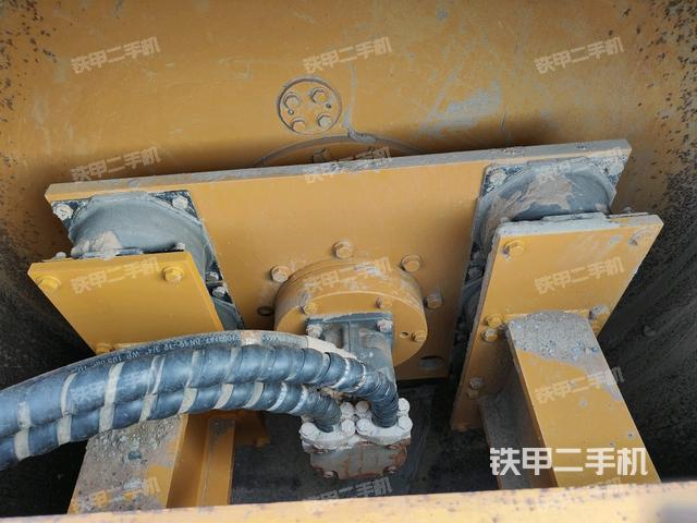 前轮右侧减震块连接及部件（压路机前后车架）