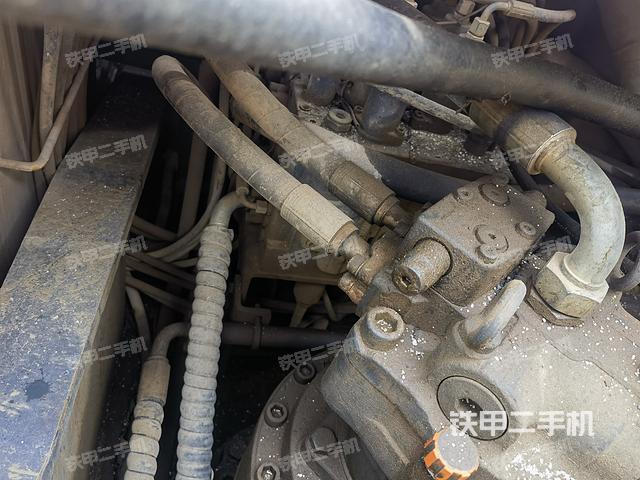 回转马达和主控阀（整机外观）