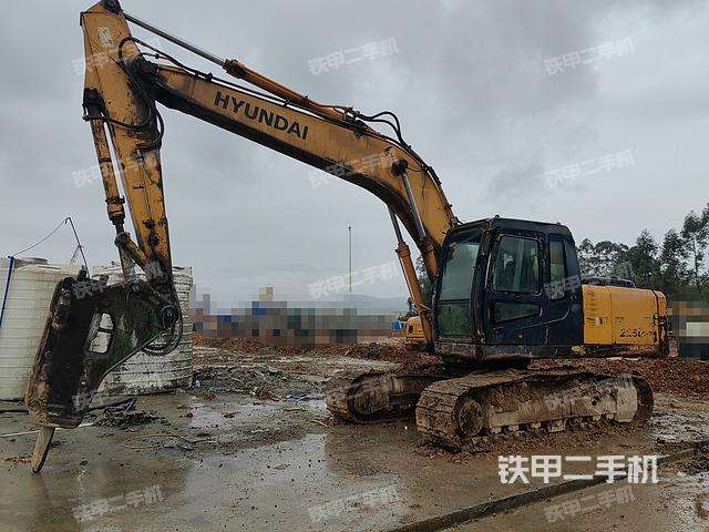 现代R215-7C挖掘机