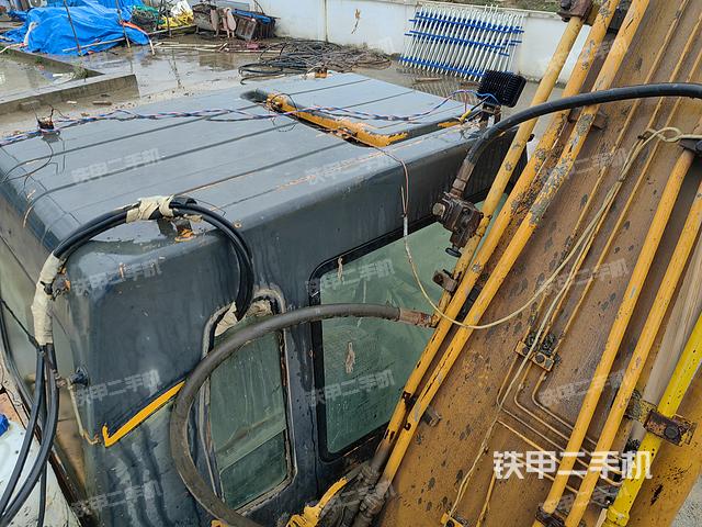 驾驶室顶部（整机外观）