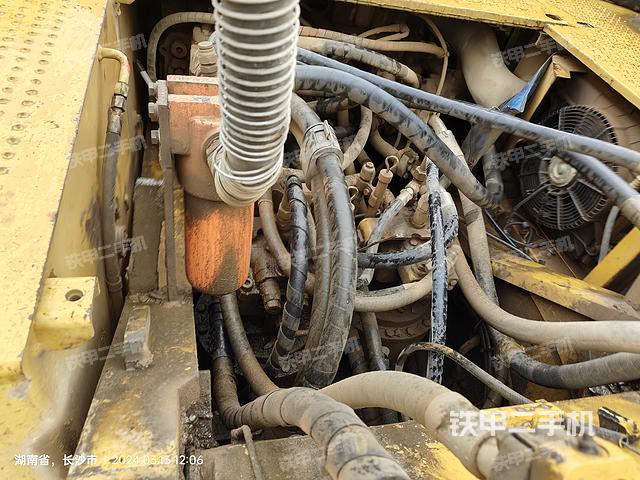 回转马达和主控阀（整机外观）