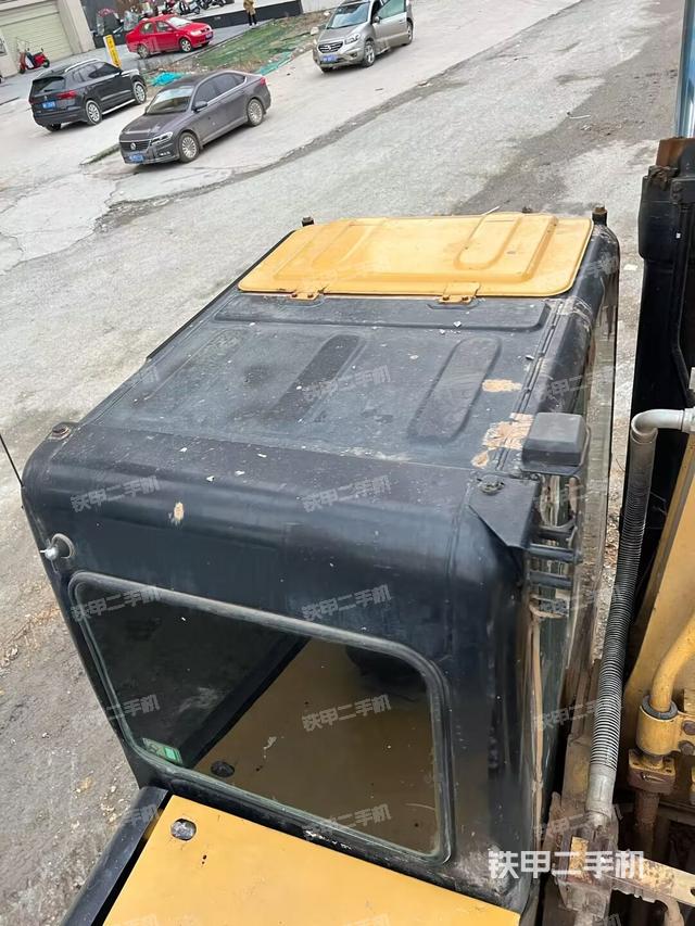 驾驶室顶部（整机外观）