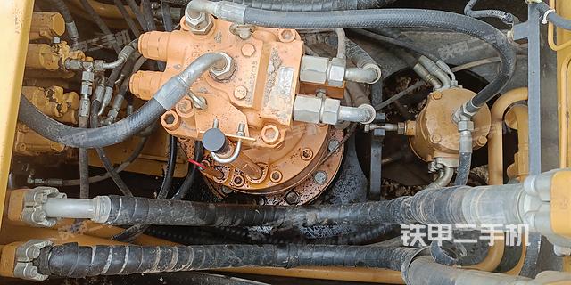 回转马达和主控阀（整机外观）