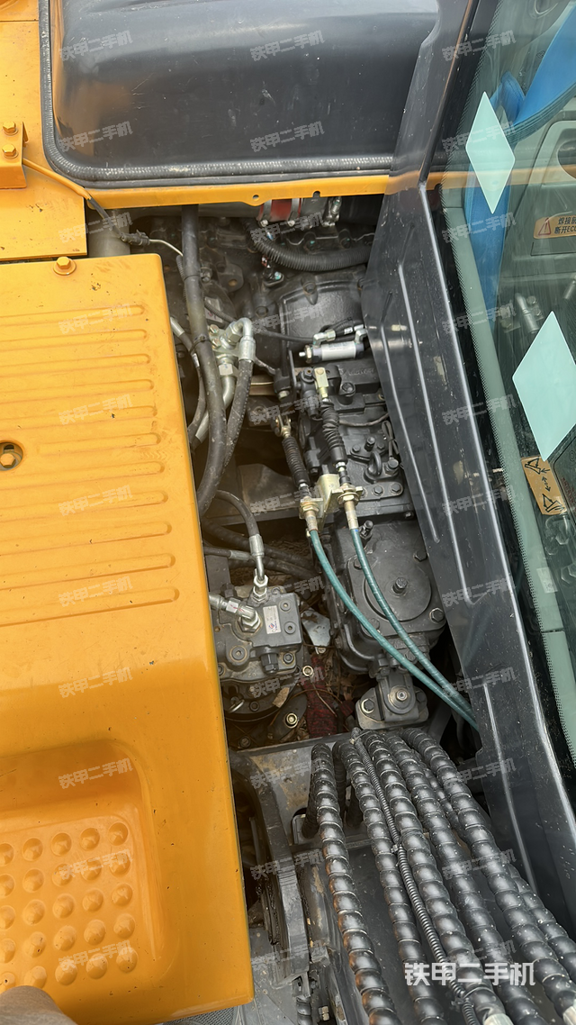 回转马达和主控阀（整机外观）