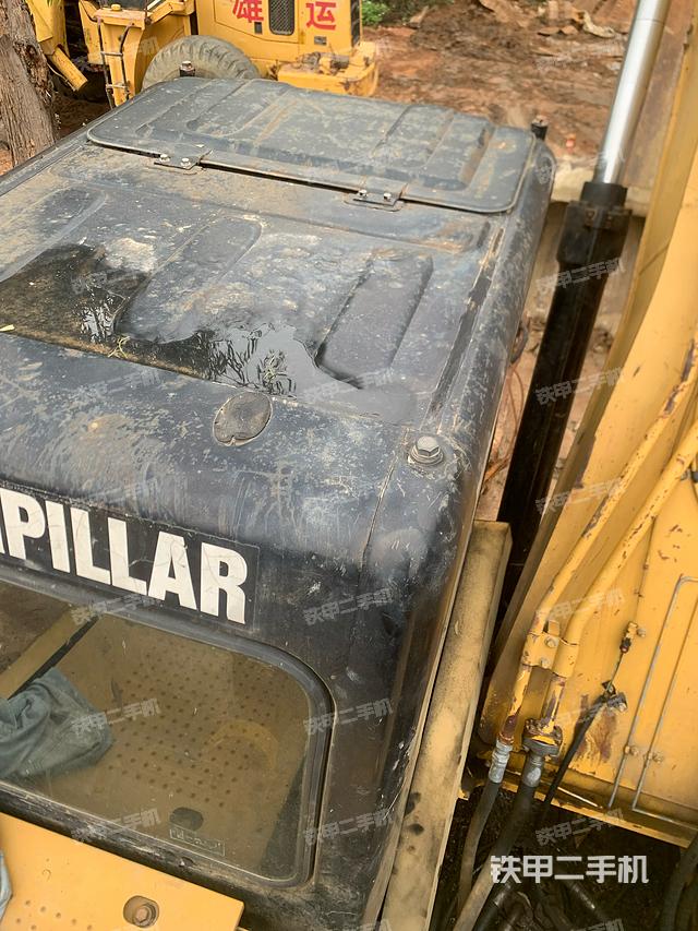 驾驶室顶部（整机外观）