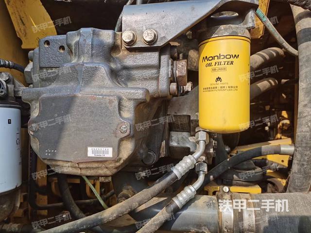 液压泵舱室正面整体（整机外观）