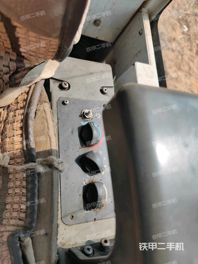 座椅左側控制臺/音響/含左手柄（駕駛室部分）