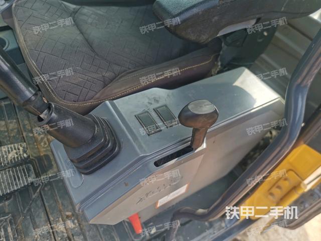 座椅左侧控制台/音响/含左手柄（驾驶室部分）