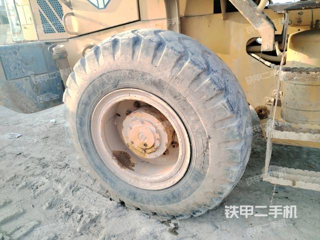 右前輪（行走機(jī)構(gòu)）