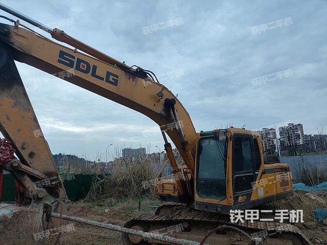 驾驶室整体（整机外观）