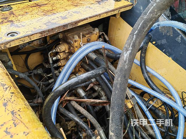 回转马达和主控阀（整机外观）