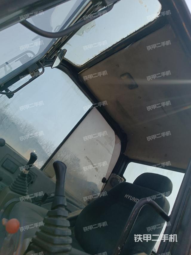 驾驶室顶部（整机外观）