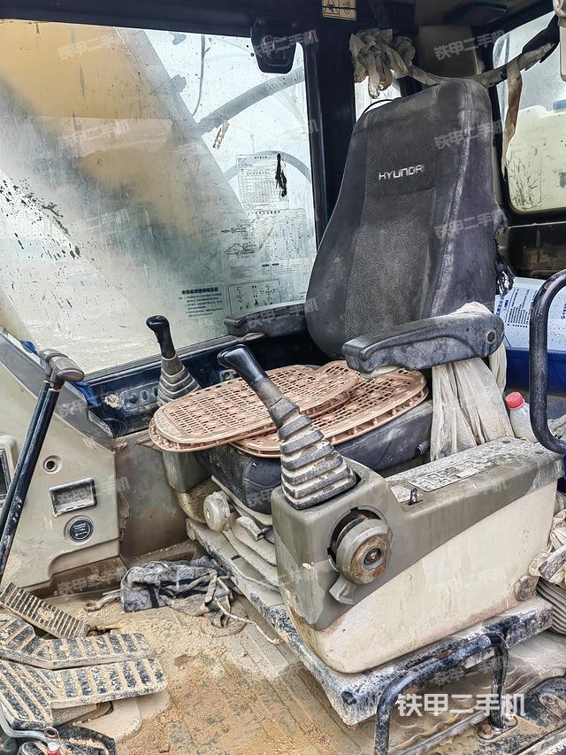 驾驶室整体（整机外观）