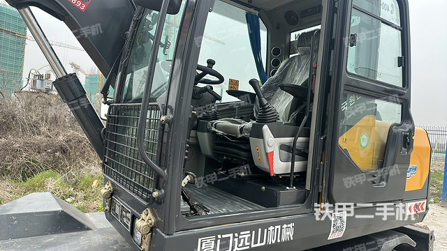 驾驶室整体（整机外观）