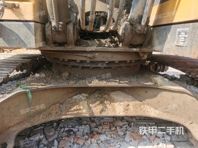 轉(zhuǎn)盤和下車架正前（工作和回轉(zhuǎn)裝置）