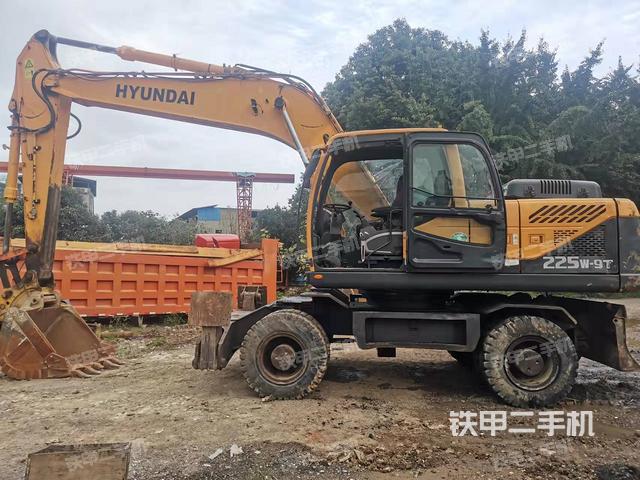 驾驶室整体（整机外观）