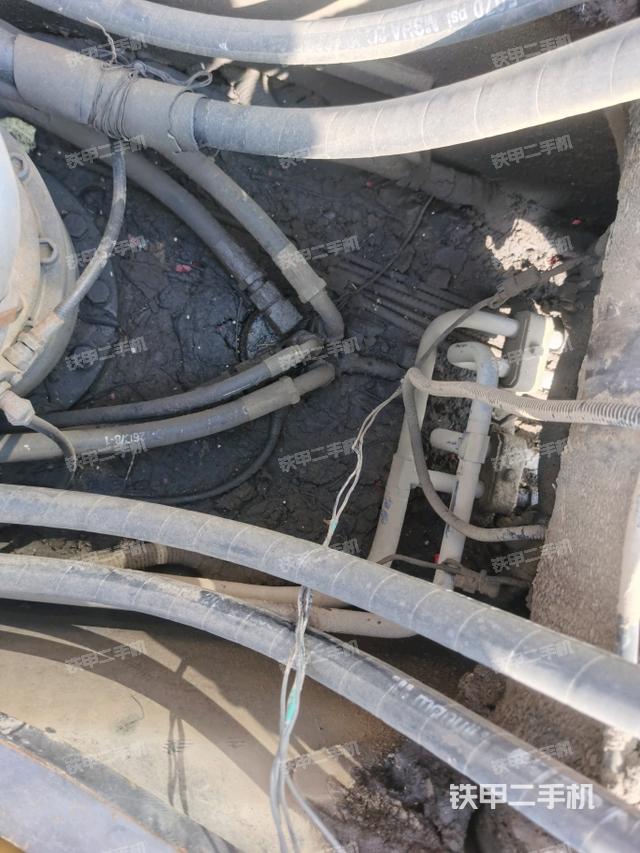 中央回轉(zhuǎn)接頭特寫（上車部件）