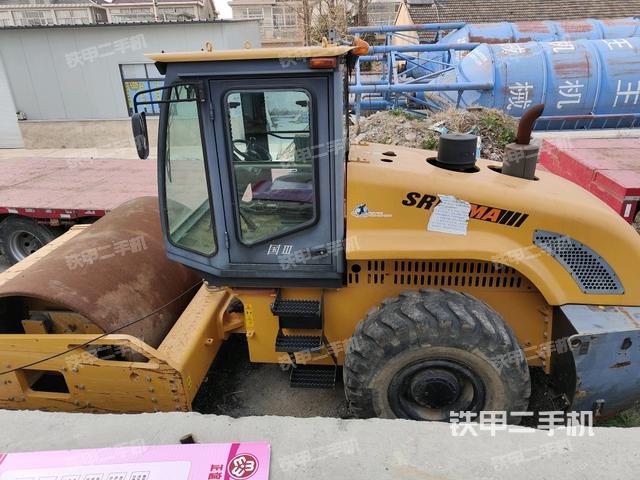 左侧正面照（压路机驾驶室）