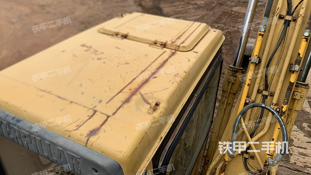 驾驶室顶部（整机外观）