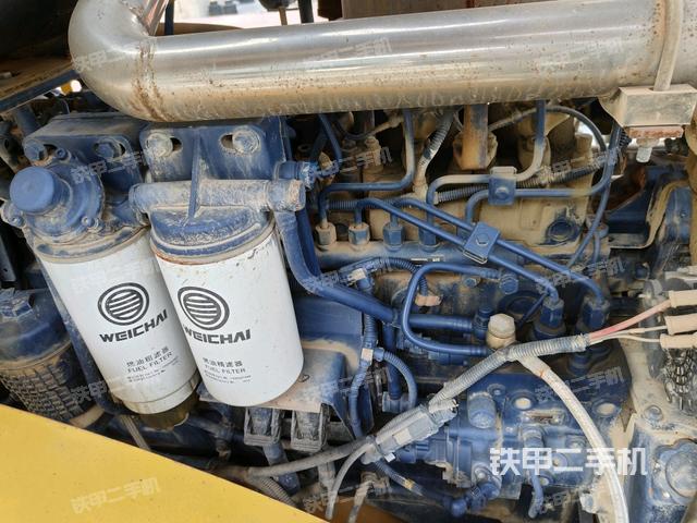 发动机左侧全景（压路机发动机舱）