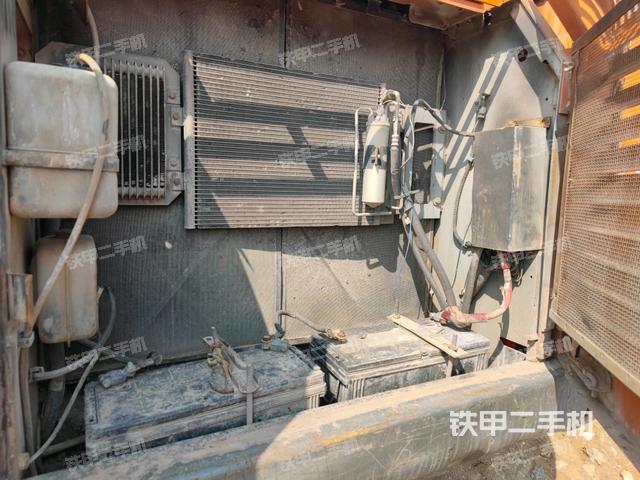散熱器正面(大件艙室) 散熱器正面(大件艙室)
