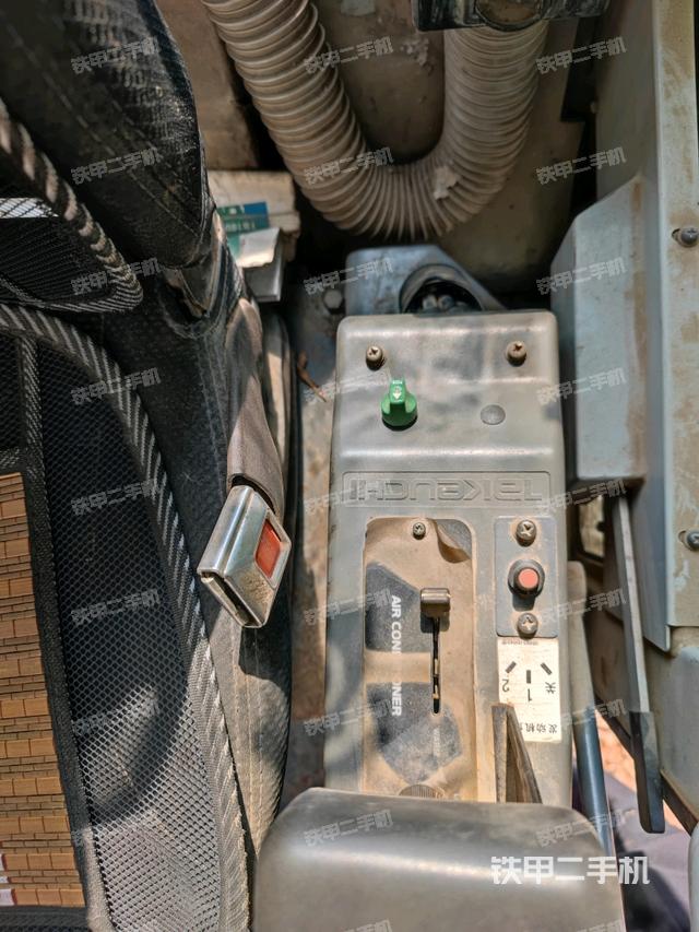 座椅左側(cè)控制臺/音響/含左手柄（駕駛室部分）