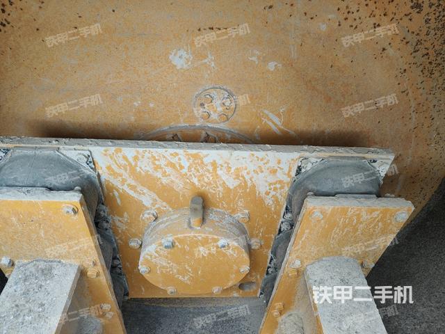 前轮左侧减震块连接及部件（压路机前后车架）