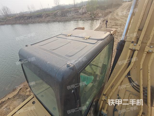 驾驶室顶部（整机外观）