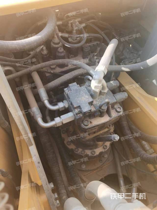 回转马达和主控阀（整机外观）