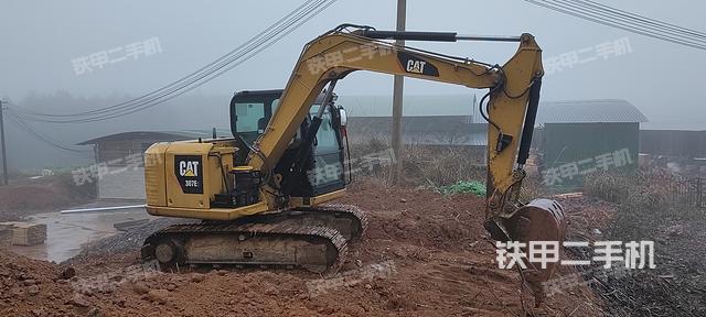 液压泵舱室正面整体（整机外观）