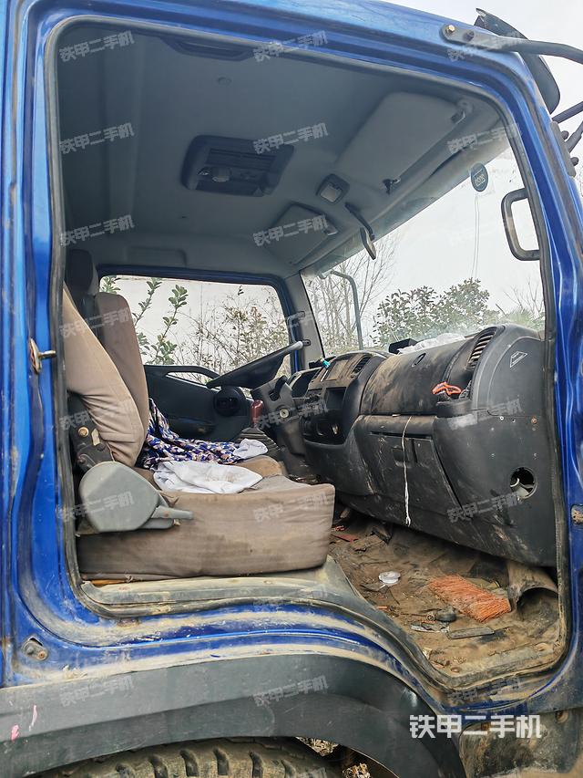 驾驶室操作台（设备外观及核心部件）