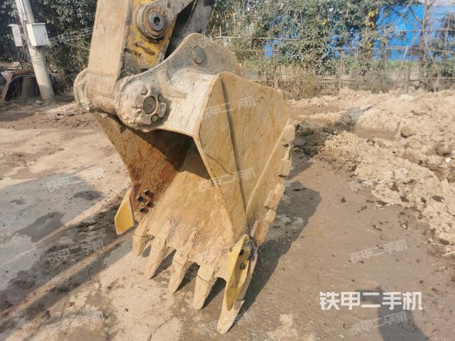 铲斗右后整体（工作和回转装置）