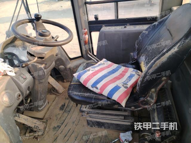 駕駛室內(nèi)部（駕駛室部分）