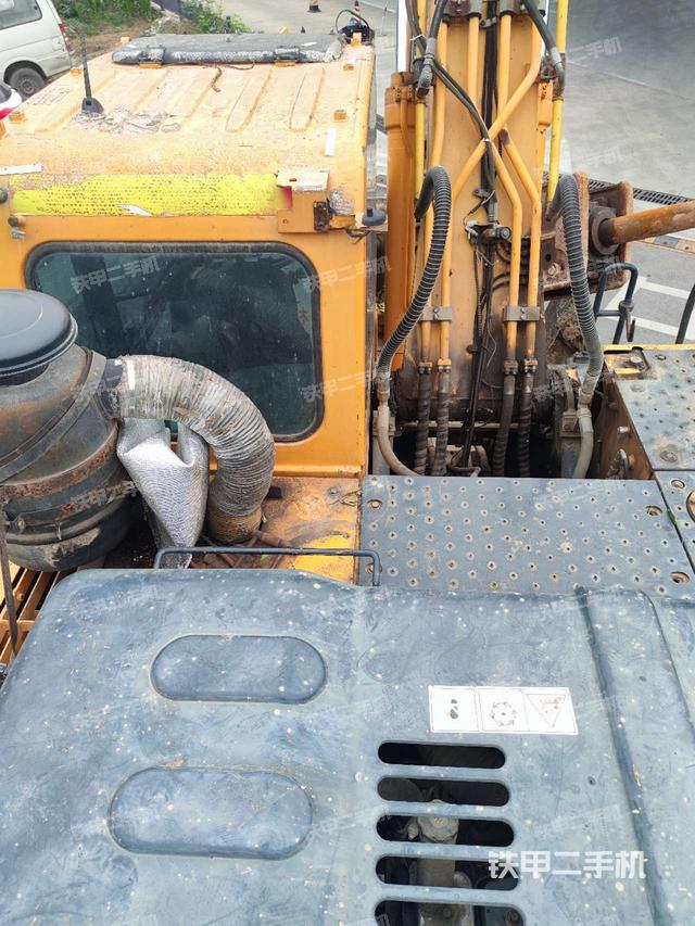 驾驶室顶部（整机外观）