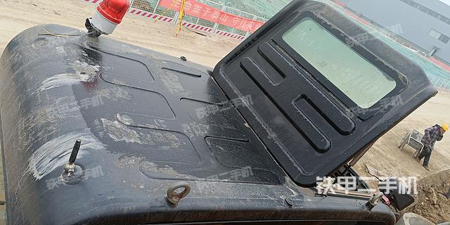 驾驶室顶部（整机外观）