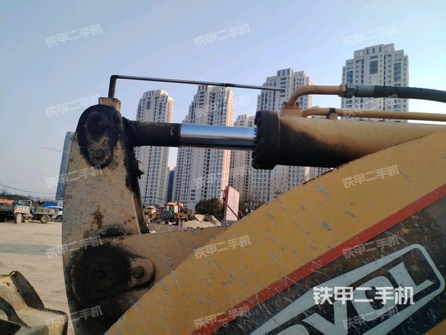 鏟斗油缸側(cè)面（工作裝置）