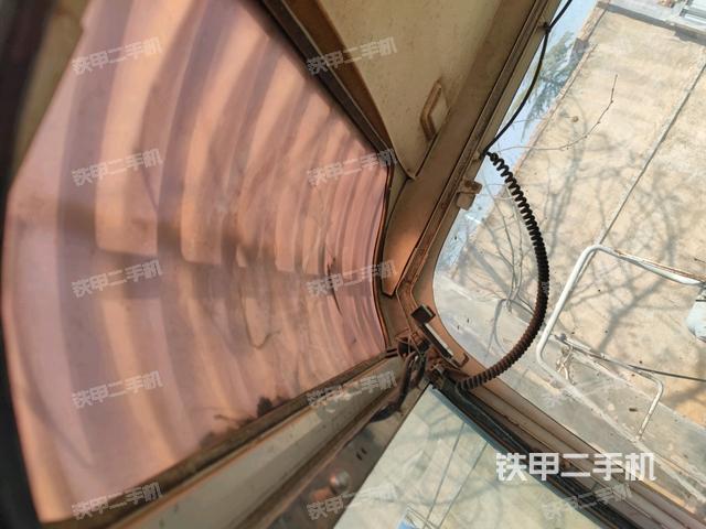 后窗玻璃角標（駕駛室部分）