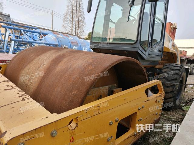 右前45°（压路机整机外观）