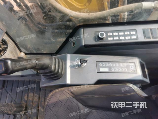 座椅右侧控制台/钥匙门/油门/含右手柄（驾驶室部分）