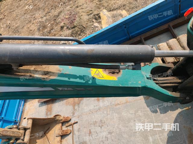 大臂背部俯視(工作和回轉(zhuǎn)裝置) 大臂背部俯視(工作和回轉(zhuǎn)裝置)