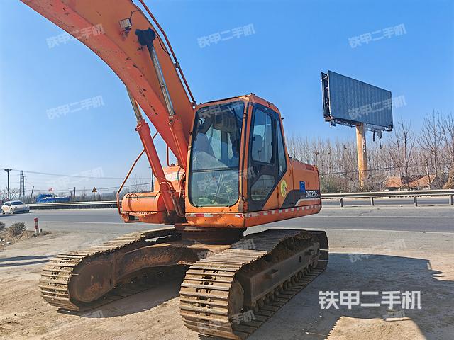 斗山DH220LC-7挖掘机