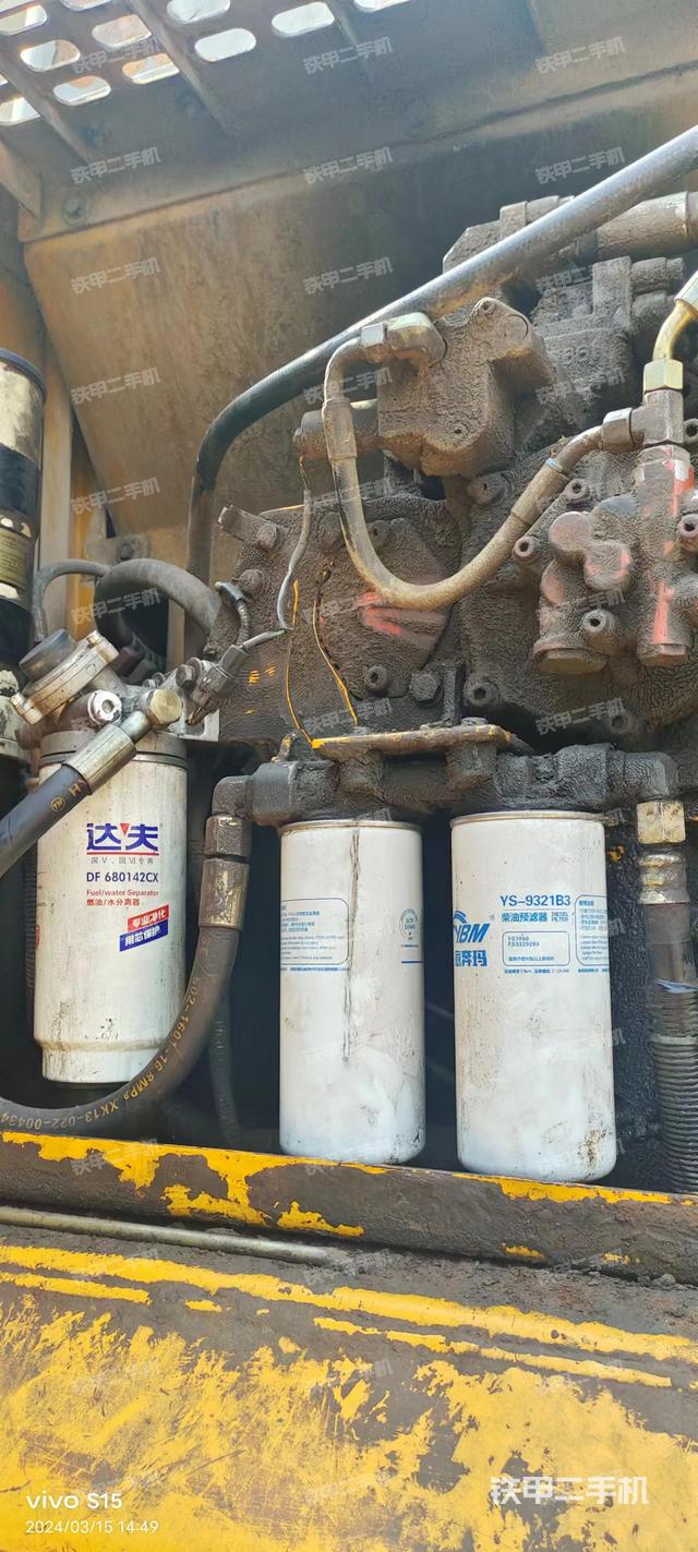 液压泵舱室正面整体（整机外观）