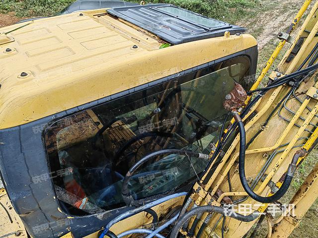 驾驶室顶部（整机外观）