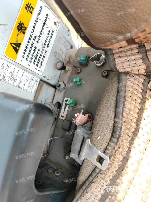 座椅右側控制臺/鑰匙門/油門/含右手柄（駕駛室部分）