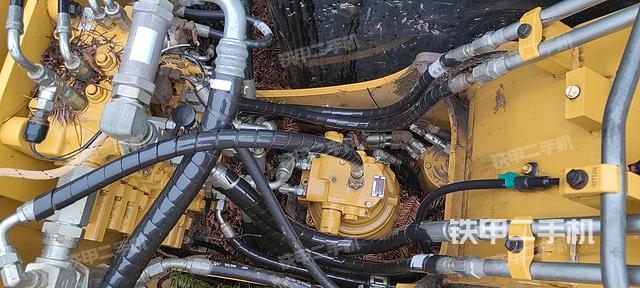 回转马达和主控阀（整机外观）