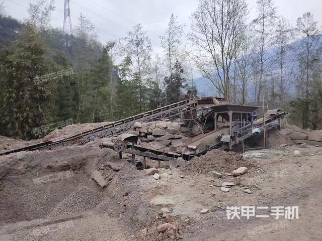 国产移动破车载重锤移动破移动破碎站